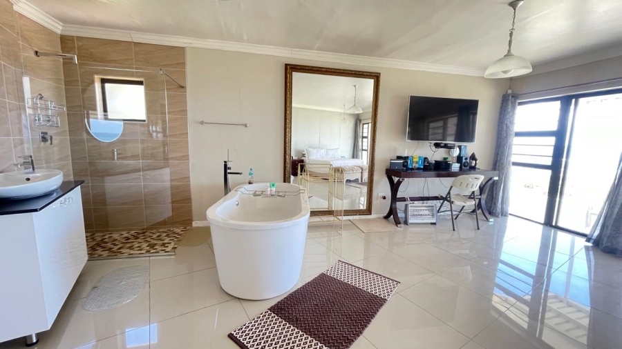 4 Bedroom Property for Sale in Gonubie Eastern Cape